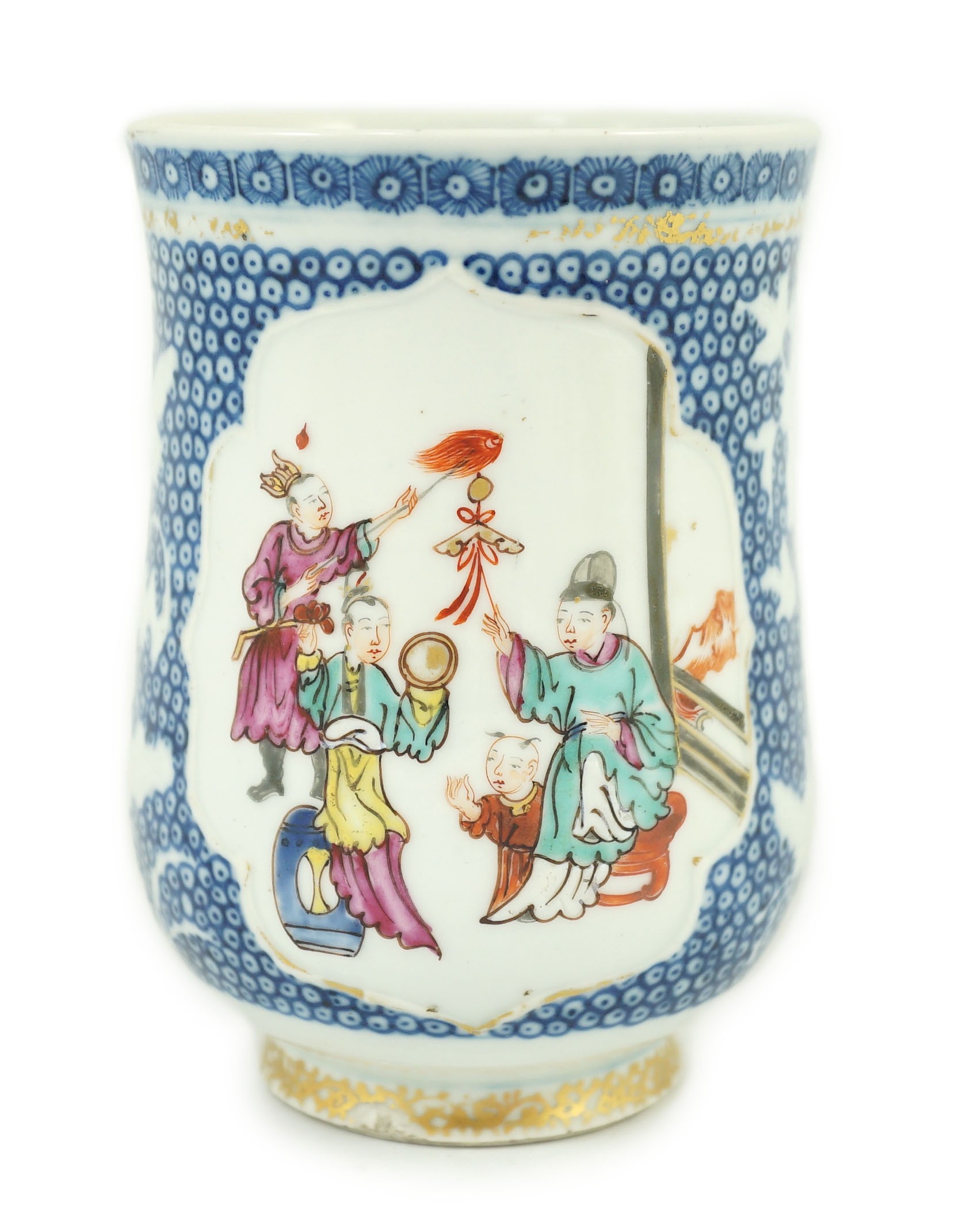 An 18th century Chinese export famille rose mug, 11.5cm
